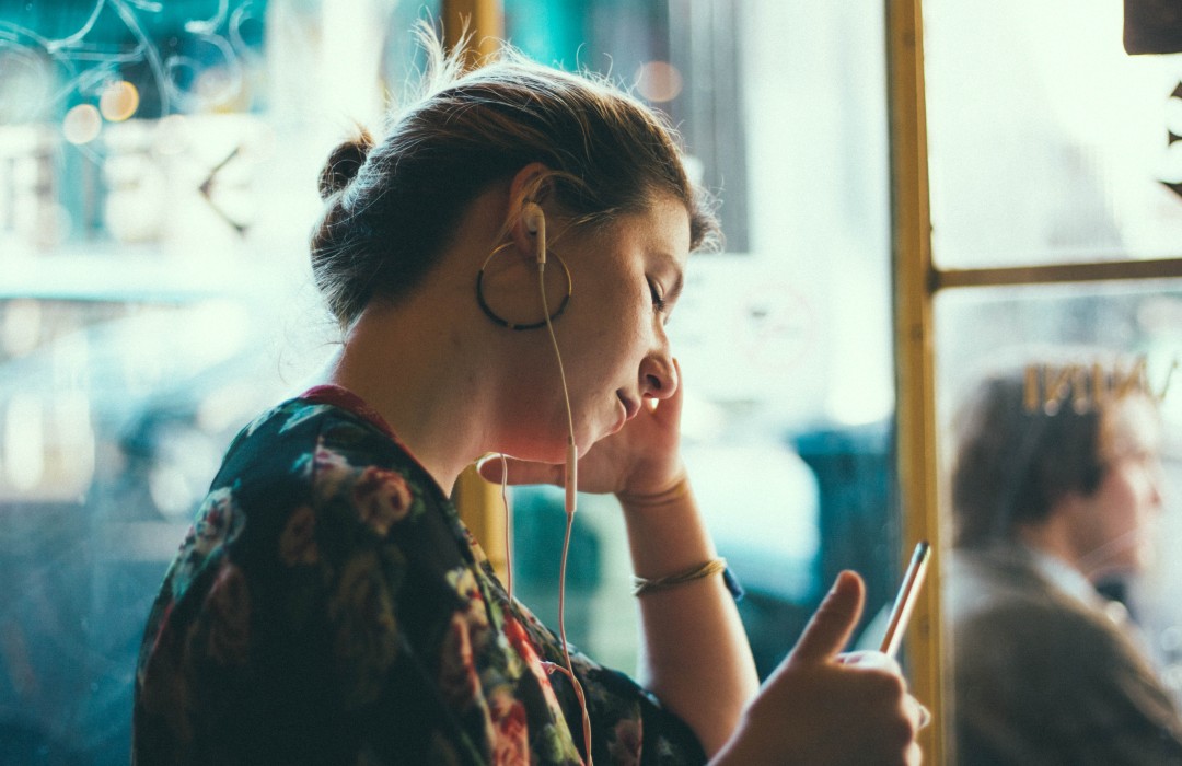 These are the podcasts you should listen to on your way to work